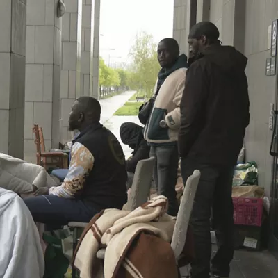 Gasteizko parrokiek aldi baterako estalpea eman diete asiloaren zain dauden Maliko migratzailei