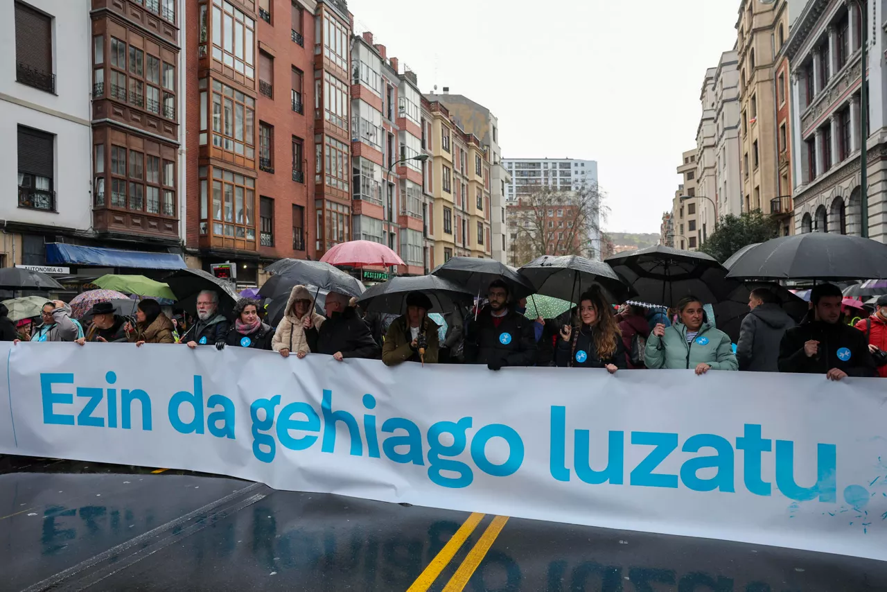 Manifestación en defensa de los presos de ETA celebrada este sábado en Bilbao. EFE/ Luis Tejido
