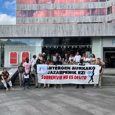Concentración en defensa de la actividad mantera en Bilbao



EUROPA PRESS

04/7/2026