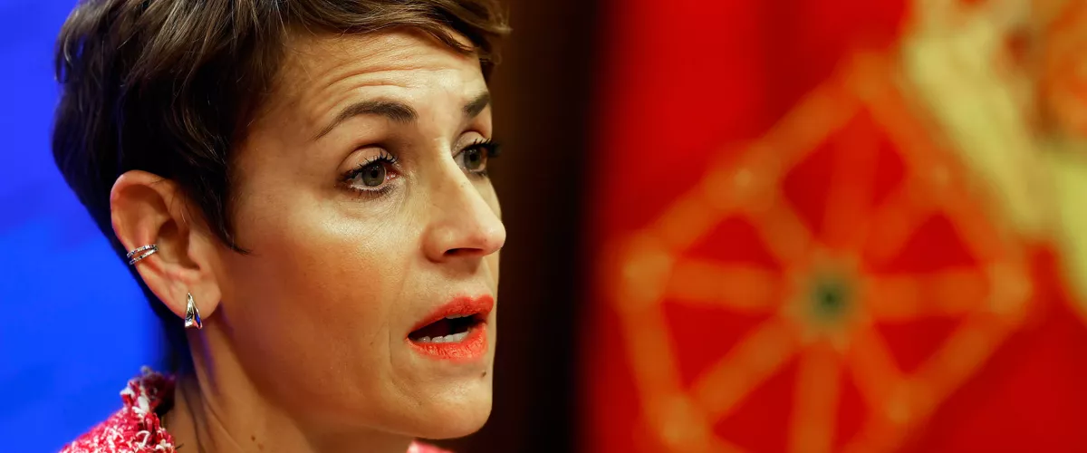 GRAFCAV8365. PAMPLONA, 08/01/2026.- La presidenta de Navarra, María Chivite Navascués, comparece para dar a conocer los últimos cambios en el Gobierno Foral tras la salida dos de las figuras con mayor visibilidad política e institucional: el vicepresidente primero del Gobierno y la portavoz, Felix Taberna y Amparo López. EFE/ Jesús Diges
