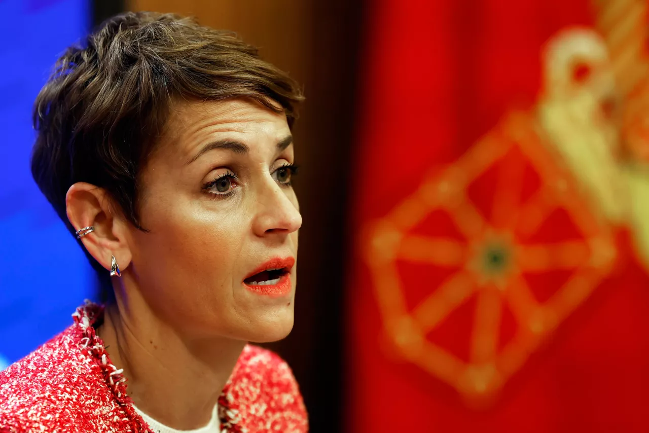GRAFCAV8365. PAMPLONA, 08/01/2026.- La presidenta de Navarra, María Chivite Navascués, comparece para dar a conocer los últimos cambios en el Gobierno Foral tras la salida dos de las figuras con mayor visibilidad política e institucional: el vicepresidente primero del Gobierno y la portavoz, Felix Taberna y Amparo López. EFE/ Jesús Diges
