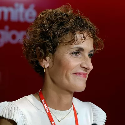 PAMPLONA, 30/05/2026.- La secretaria general del PSN y presidenta de Navarra, María Chivite, ha anunciado ante su partido que se volverá a presentar a las elecciones forales en 2027 porque sigue "creyendo en el PSOE", pese a que "no han sido fáciles" los últimos meses. Chivite ha intervenido durante el Comité Regional del PSOE en Navarra, donde ha explicado que cree en los "principios y valores" de su partido, en la "presunción de inocencia" y en la "Justicia". "Si consiguen que dudemos, habrá un ganador y no voy a permitirlo", ha dicho. La presidenta ha señalado que "no hay alternativa" a su Gobierno en Navarra, donde "los números no suman ni con la ultraderecha", al tiempo que ha llamado a la militancia socialista a combatir la polarización, defender las instituciones y afrontar un nuevo ciclo político “con más fuerza que nunca”.EFE/Jesús Diges
