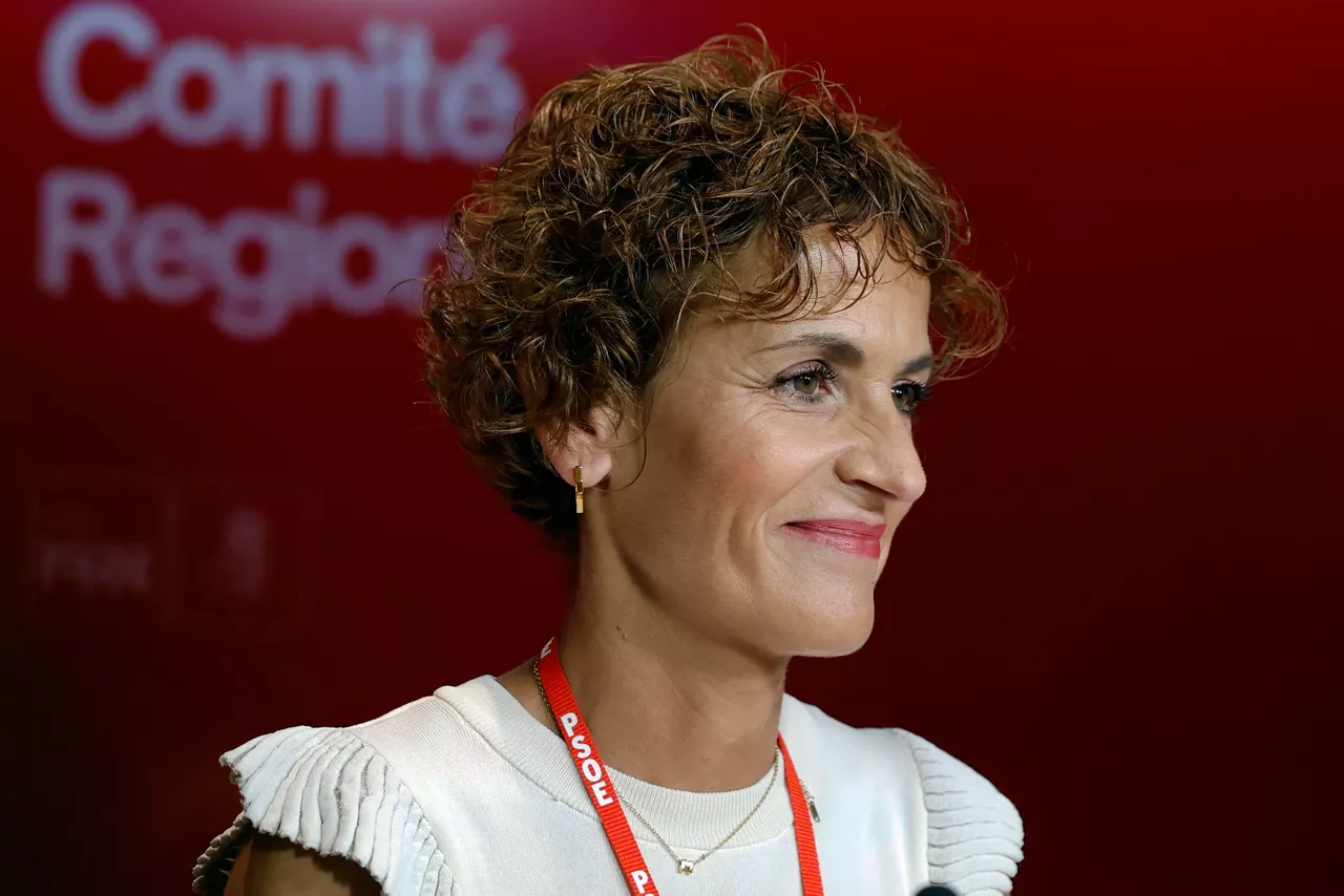 PAMPLONA, 30/05/2026.- La secretaria general del PSN y presidenta de Navarra, María Chivite, ha anunciado ante su partido que se volverá a presentar a las elecciones forales en 2027 porque sigue "creyendo en el PSOE", pese a que "no han sido fáciles" los últimos meses. Chivite ha intervenido durante el Comité Regional del PSOE en Navarra, donde ha explicado que cree en los "principios y valores" de su partido, en la "presunción de inocencia" y en la "Justicia". "Si consiguen que dudemos, habrá un ganador y no voy a permitirlo", ha dicho. La presidenta ha señalado que "no hay alternativa" a su Gobierno en Navarra, donde "los números no suman ni con la ultraderecha", al tiempo que ha llamado a la militancia socialista a combatir la polarización, defender las instituciones y afrontar un nuevo ciclo político “con más fuerza que nunca”.EFE/Jesús Diges
