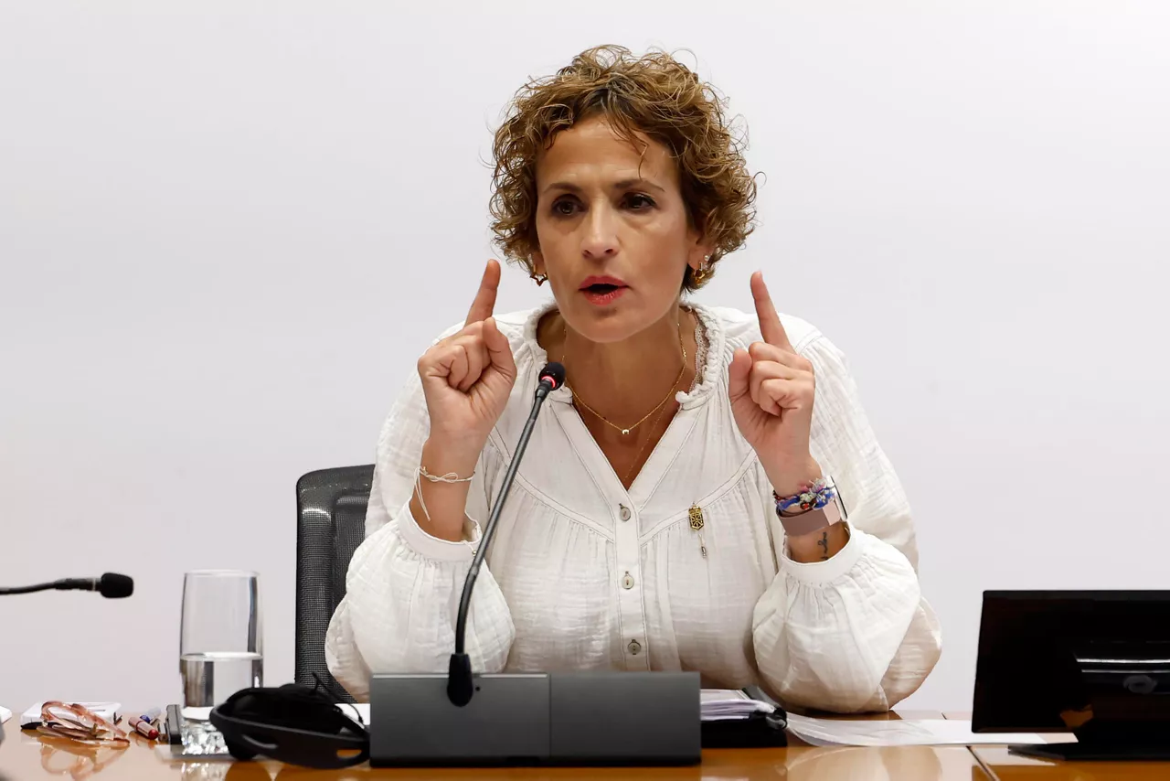 PAMPLONA, 13/05/2026.- La presidenta de Navarra, María Chivite, momentos antes de comparecer en la Comisión de Investigación sobre licitación y adjudicación de obras públicas del Gobierno de Navarra, se ha ratificado en que "no ha habido ningún delito" y el suyo es un "Gobierno honesto y alejado de la corrupción". En unas breves declaraciones a los medios de comunicación, ha agradecido en primer lugar el trabajo que se ha ido desarrollando durante casi los casi ocho meses transcurridos desde la puesta en marcha de la comisión. EFE/ Jesús Diges
