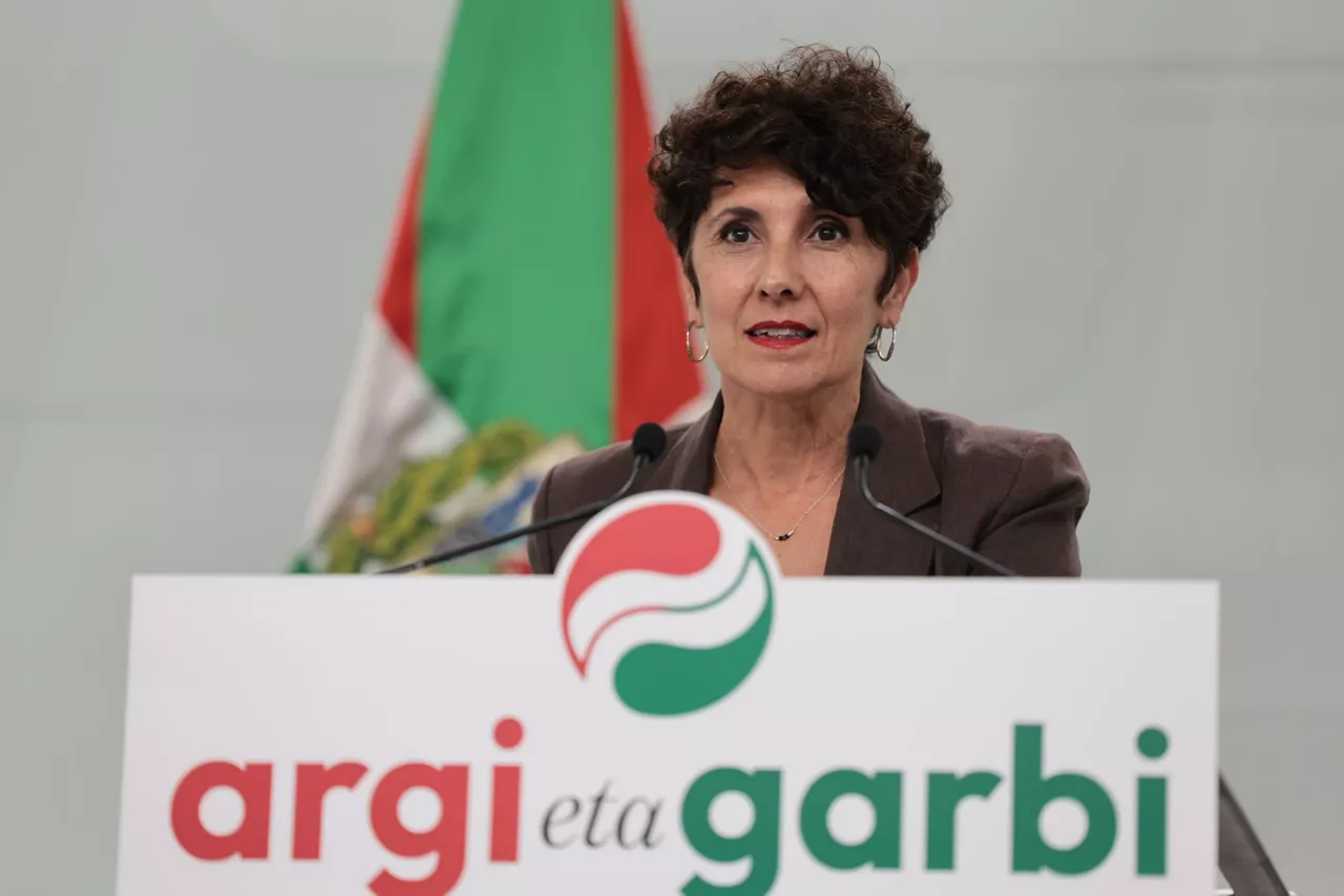 GRAFCAV491. BILBAO, 06/10/2026.-La portavoz del PNV en el Congreso, Maribel Vaquero, en la imagen donde ha señalado este martes que PNV votará de nuevo en la Diputación Permanente del Congreso a favor del primero de los decretos aprobados por el Gobierno para proteger tanto a los inquilinos como a los pequeños propietarios de viviendas y volverá a rechazar el segundo de los decretos, que establece la prórroga indefinida de los contratos. EFE/Luis Tejido
