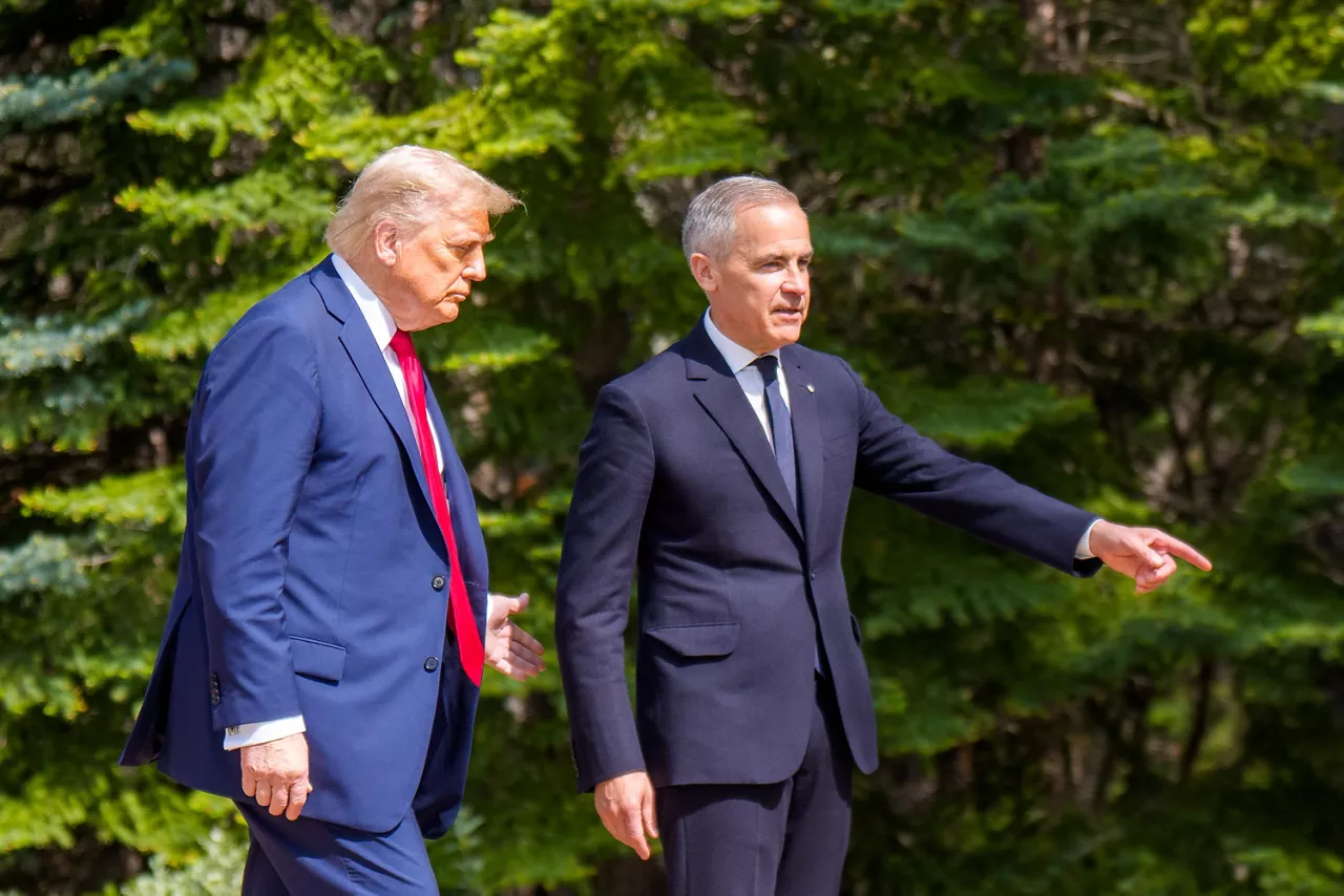 (Foto de ARCHIVO)

16 June 2025, Canada, Kananaskis: Canadian Prime Minister Mark Carney welcomes US President Donald Trump, at the Pomeroy Kananaskis Mountain Lodge, ahead of the G7 leaders' summit in Kananaskis. Photo: Michael Kappeler/dpa-Pool/dpa



16/6/2025 ONLY FOR USE IN SPAIN