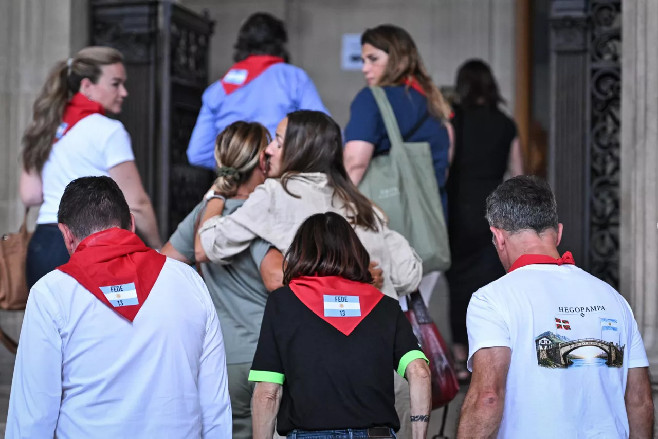 PARIS (France), 07/09/2026.- Attendees arrive for the trial of the assassination of Argentine rugby player Federico Martin Aramburu at the Paris Courthouse, France, 07 September 2026. (Francia) EFE/EPA/FIRAS ABDULLAH
