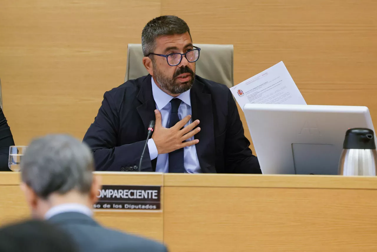 MADRID, 21/09/2026.- El expresidente de la Generalitat valenciana Carlos Mazón comparece, este lunes, ante la comisión que investiga la gestión de la crisis derivada de la dana que castigó la provincia de Valencia el 29 de octubre de 2024. EFE/Zipi
