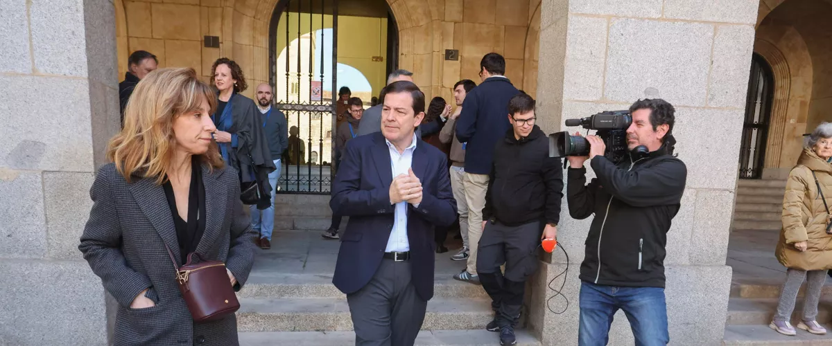 SALAMANCA, 15/03/2026.- El candidato del Partido Popular de Castilla y León a la reelección como Presidente de la Junta, Alfonso Fernández Mañueco, tras ejercer su derecho a voto en Salamanca. EFE/ JM García

