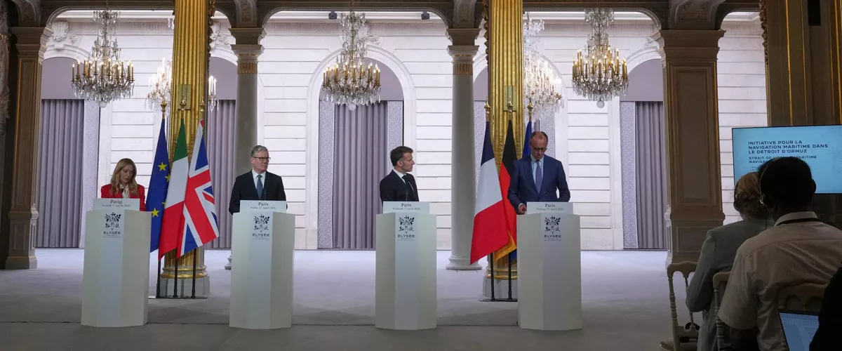 Paris (FRA), 17/04/2026.- (L-R) Italian Prime Minister Giorgia Meloni, Britain's Prime Minister Keir Starmer, France's President Emmanuel Macron and German Chancellor Friedrich Merz give a joint statement after an international summit to restore freedom of navigation in the Strait of Hormuz, at the Elysee Palace, in Paris, France, 17 April 2026. (Francia, Reino Unido) EFE/EPA/MICHEL EULER / POOL MAXPPP OUT
