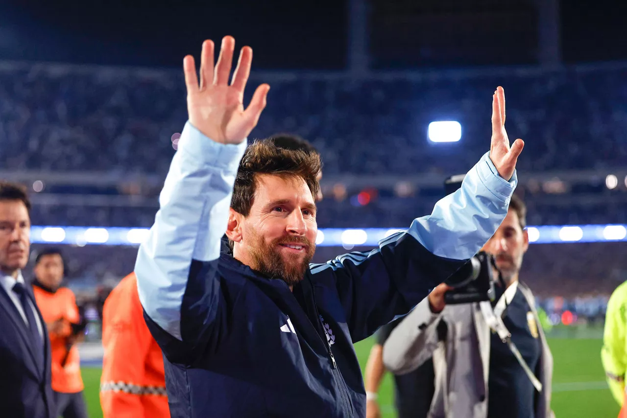 El argentino recibió la ovación del público al final del partido. EFE