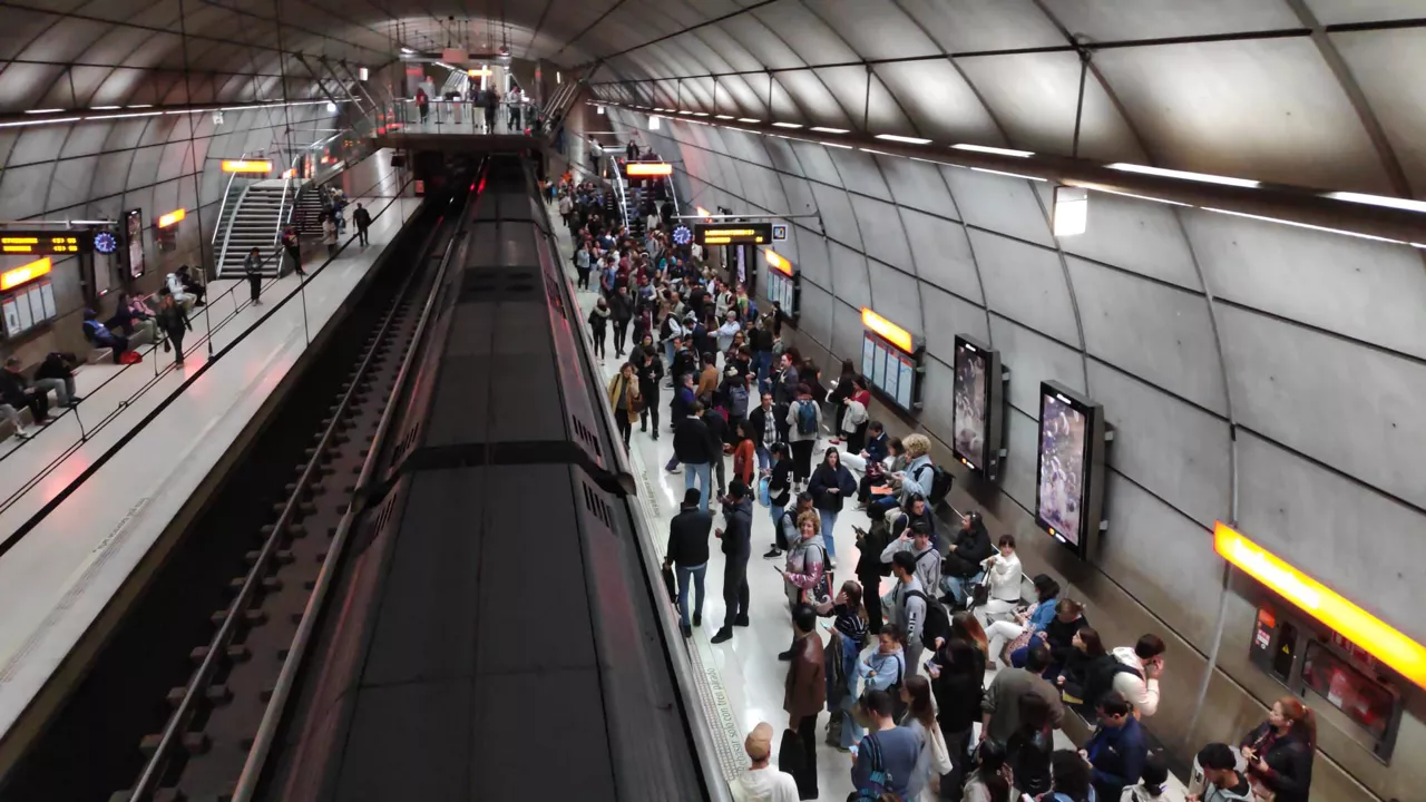 Bilboko metro zerbitzua eten dute Indautxu eta San Ignazio artean, matxura baten ondorioz