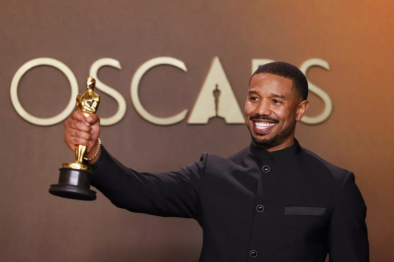 Los Angeles (United States), 16/03/2026.- US actor Michael B. Jordan, winner of the Best Actor Award for 'Sinners' poses in the press room during the 98th annual Academy Awards ceremony at the Dolby Theatre in Los Angeles, California, USA, 15 March 2026. (Jordania) EFE/EPA/JILL CONNELLY
