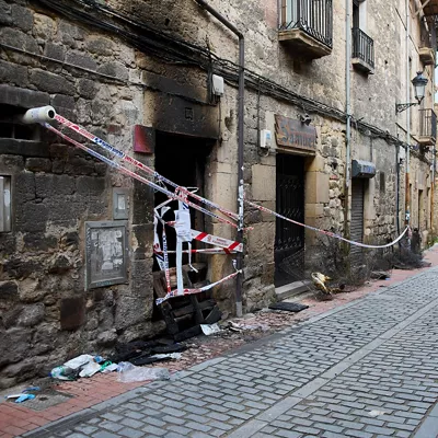 MIRANDA DE EBRO (BURGOS), 11/03/2026.- Tres personas han muerto y otras cuatro han resultado heridas, dos de ellas menores de 7 y 11 años, en el incendio que se declaró en torno a las 22:45 horas de este martes en un edificio de Miranda de Ebro (Burgos). EFE/David Pérez
