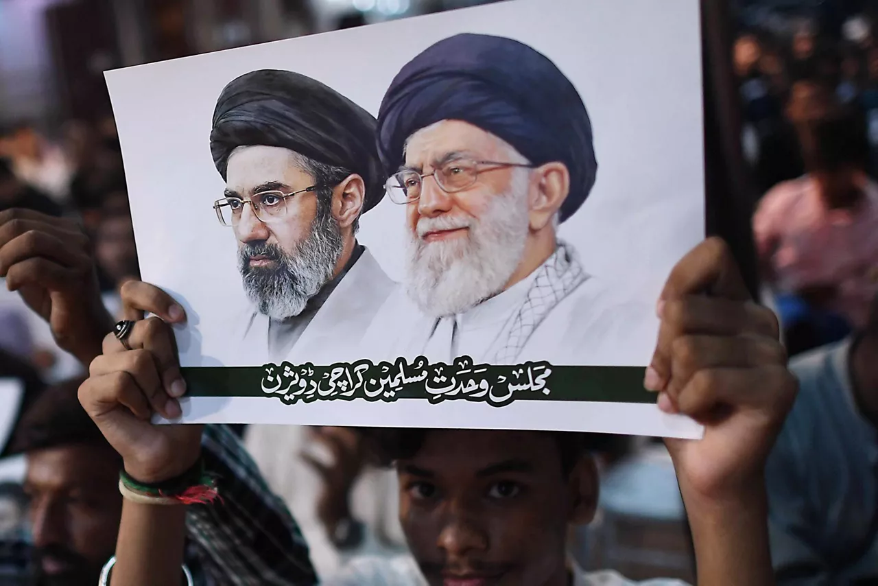 KARACHI (Pakistan), 06/07/2026.- Supporters of Majlis-e-Wahdat-e-Muslimeen hold portraits of Iranian Supreme Leaders, the late Ayatollah Ali Khamenei and his son, Sayyid Mojtaba Khamenei, during a condolence gathering and allegiance renewal ceremony in Karachi, Pakistan, 06 July 2026. The gathering was organized to mourn the death of Ali Khamenei and to reaffirm support for Sayyid Mojtaba Khamenei, whom participants recognized as his successor. EFE/EPA/SHAHZAIB AKBER
