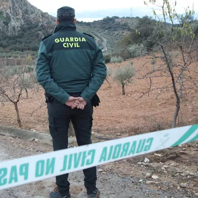 ÍLLORA (GRANADA), 28/12/2025.- Labores de búsqueda de un joven que con su moto ha sido arrastrado por el agua en el arroyo de la Cañada, en el término municipal de Íllora, cuando pretendía cruzarlo. EFE/Pepe Torres
