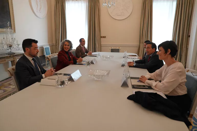 13/03/2026  Foto. Guillermo Navarro/MAEC

Sede MAEC Palacio de Viana, Madrid. Reunión con la vicelehendakari IBONE BENGOETXEA.