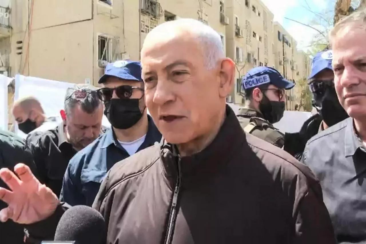 FOTODELDIA ARAD (ISRAEL), 22/03/2026.- Captura de video del primer ministro israelí, Benjamín Netanyahu, en declaraciones este domingo a un seleccionado grupo de periodistas en una visita con grandes medidas de seguridad a Arad, localidad del sur de Israel que este sábado noche sufrió un impacto de un misil iraní que dejó más de 60 heridos, entre ellos 10 graves, donde afirmó que "es hora de que los líderes del resto de los países se sumen" a la ofensiva de Israel y Estados Unidos contra Irán. EFE/Oficina del Primer Ministro de Israel -SÓLO USO EDITORIAL/SOLO USO PERMITIDO PARA ILUSTRAR LA NOTICIA QUE APARECE EN EL PIE DE FOTO (CRÉDITO OBLIGATORIO)-
