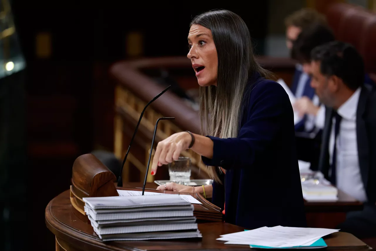 MADRID, 03/09/2026.- La portavoz de Junts Miriam Nogueras interviene en el pleno en el Congreso de los Diputados donde comparece el presidente del Gobierno, Pedro Sánchez, este jueves, para informar de la gestión de la crisis en Ceuta. EFE/ Chema Moya
