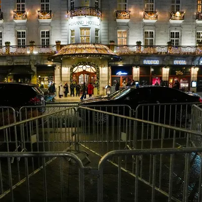 Oslo (Norway), 08/12/2025.- Security measures in front of the Grand Hotel in Oslo, Norway, 08 December 2025, in connection with the Nobel Peace Prize. Venezuelan opposition leader Maria Corina Machado is expected to arrive in Norway to receive the Nobel Peace Prize, according to a Norwegian official. The Nobel Prize ceremonies for 2025 are scheduled to take place on 10 December 2025, in both Stockholm and Oslo, as the central event of the Nobel Week 2025 running from 06 to 12 December. (Noruega, Estocolmo) EFE/EPA/LISE ASERUD NORWAY OUT
