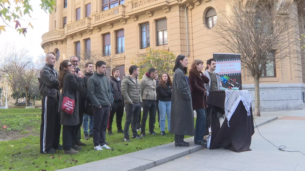 Oihu Bat Palestinara jaialdiaren antolatzaileen agerraldia. 