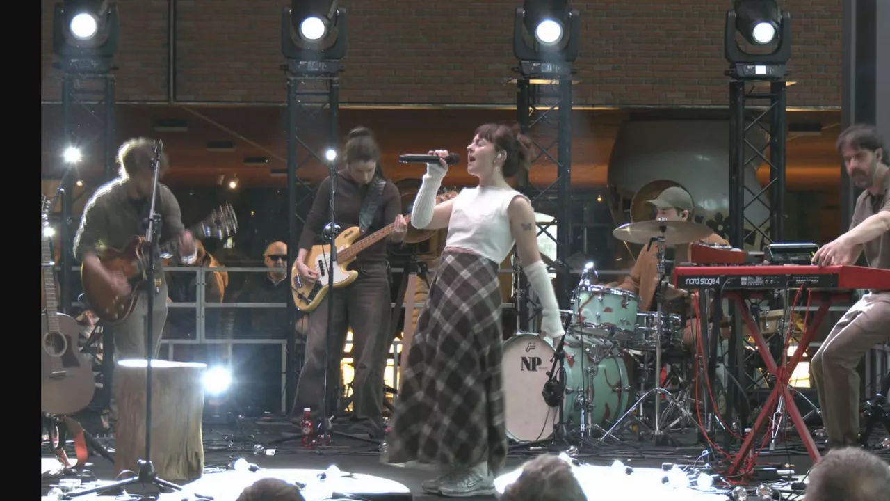 Olaia Inziartek "Zerrautsa" diskoa aurkeztu du Bilbao Basque Festen