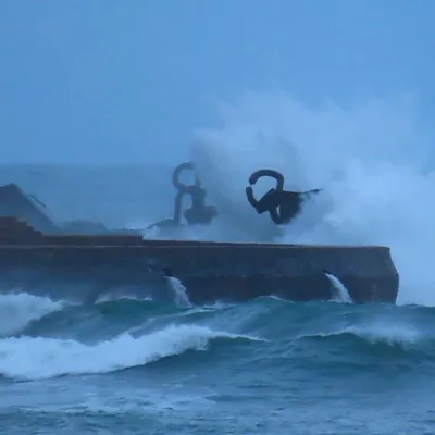 Olas Peine del Viento San Sebastian 