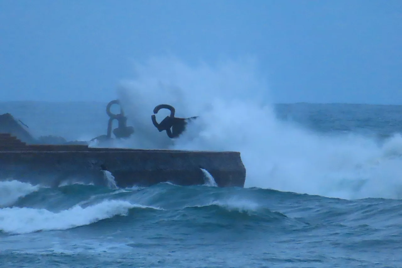 Olas Peine del Viento San Sebastian 