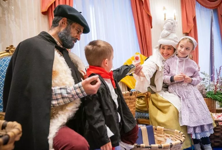 Olentzero eta Mari Domingi, Gasteizko udaletxean