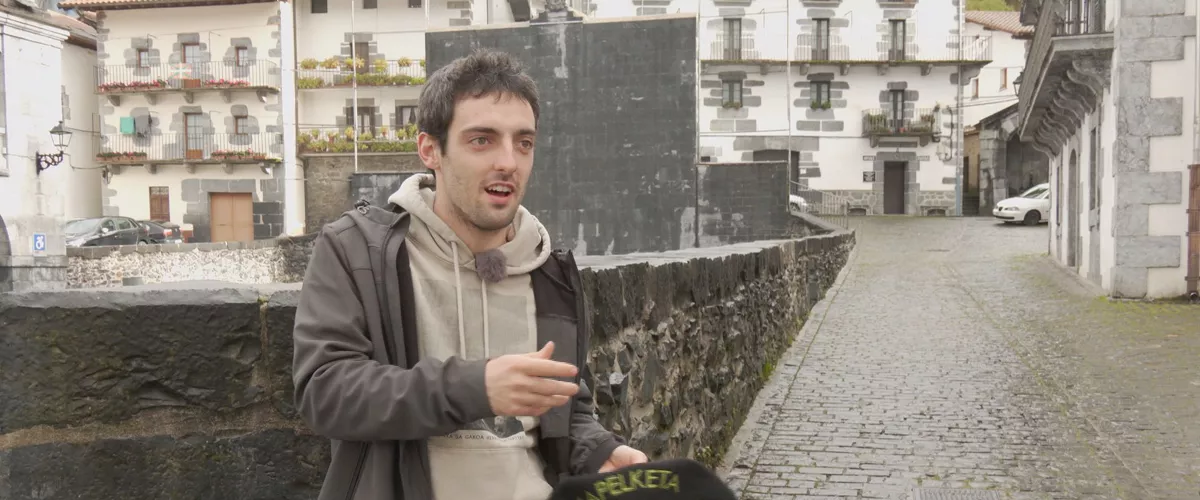 Leitzan hartu gaitu Xabat Illarregik, Nafarroako bertsolari txapeldun berriak