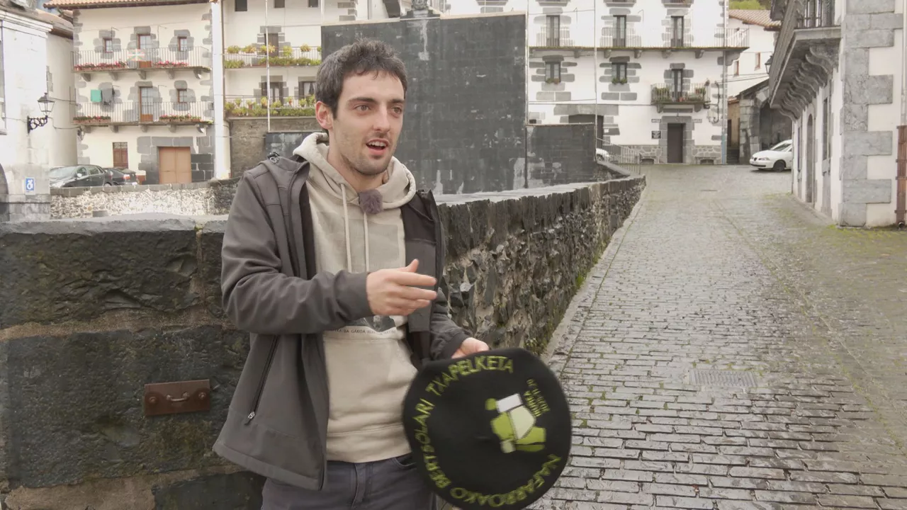 Leitzan hartu gaitu Xabat Illarregik, Nafarroako bertsolari txapeldun berriak