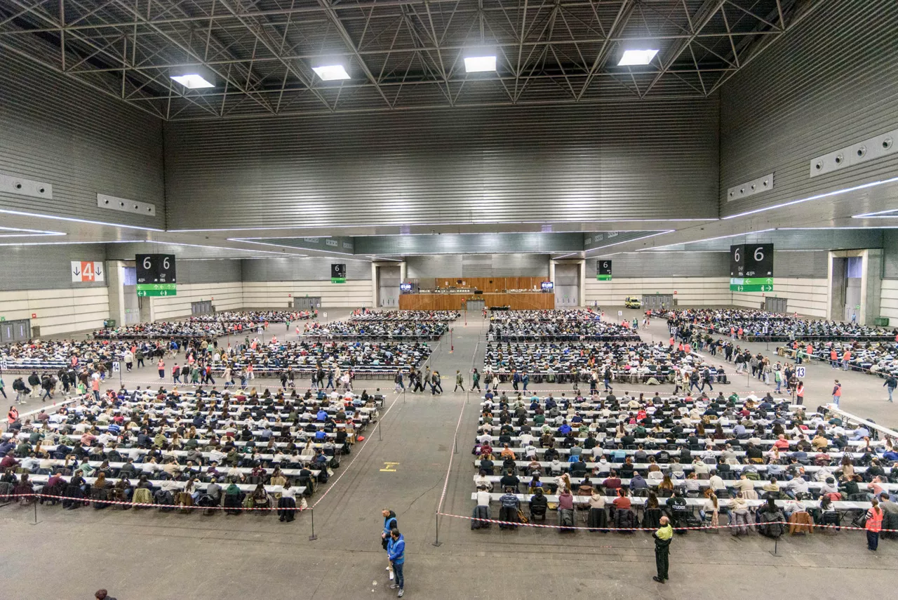 BECen ikuspegi orokorra, gaurko lan eskaintza egiten zuten bitartean. EFE