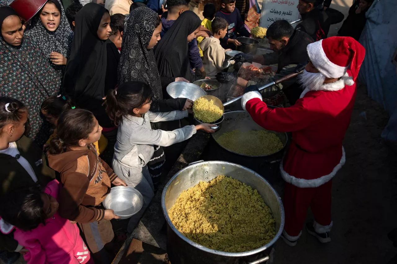 organizacion-humanitaria-comida-campo-refugiados-jan-yunis-gaza