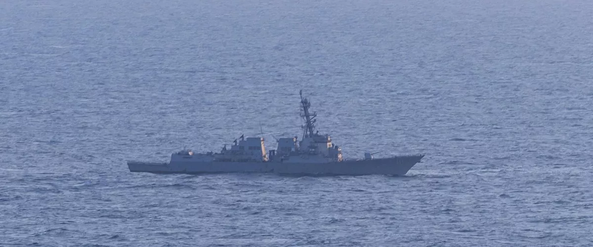 USA9897. ESTRECHO DE ORMUZ, 15/04/2026.- Fotografía cedida por el Comando Central de Estados Unidos (Centcom) del destructor de misiles guiados USS Spruance (DDG 111) estadounidense durante el bloqueo a barcos iraníes este miércoles, en el estrecho de Ormuz. EFE/ Centcom  /SOLO USO EDITORIAL/NO VENTAS/ SOLO DISPONIBLE PARA ILUSTRAR LA NOTICIA QUE ACOMPAÑA (CRÉDITO OBLIGATORIO)
