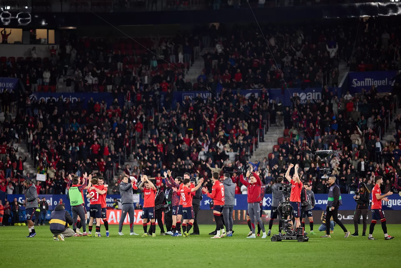 Players of CA Osasuna celebrates the victory during the LaLiga EA Sports match between CA Osasuna and Real Madrid CF at El Sadar on February 21, 2026, in Pamplona, Spain.