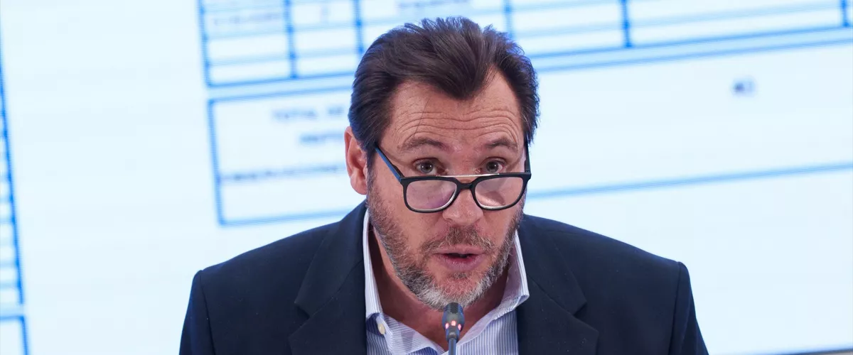 El ministro de Transportes y Movilidad Sostenible, Óscar Puente, atiende a los medios en una rueda de prensa, en la sede del Ministerio de Transportes, a 23 de enero de 2026, en Madrid (España). Puente actualiza los últimos datos sobre la investigación del accidente ferroviario de Adamuz (Córdoba) en el que fallecieron 45 personas.



Matias Chiofalo / Europa Press

23 ENERO 2026 ACCIDENTE DE TREN;ACCIDENTE FERROVIARIO

23/1/2026