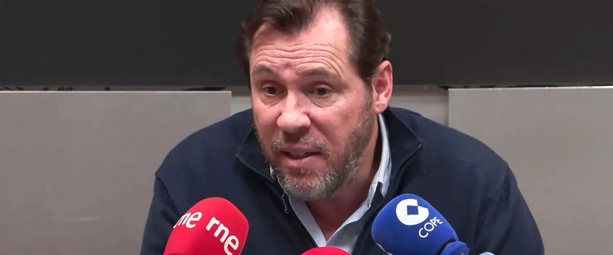 MADRID, 19/01/2026.- Captura de video de la rueda de prensa del ministro de Transportes y Movilidad Sostenible, Óscar Puente, en la que ha considerado este lunes que accidente de ferrocarril de Adamuz (Córdoba) es "rato y difícil de explicar", porque el tren de Iryo que provocó el choque es relativamente nuevo y también se ha renovado muy recientemente la infraestructura. EFE/Pablo Rojo
