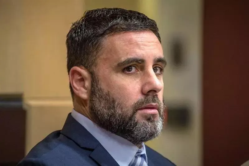 (Foto de ARCHIVO)

Pablo Ibar, sobrino del boxeador José Manuel Ibar 'Urtain', condenado a cadena perpetua



REMITIDA / HANDOUT por ASOCIACIÓN PABLO IBAR-JUICIO JUSTO

Fotografía remitida a medios de comunicación exclusivamente para ilustrar la noticia a la que hace referencia la imagen, y citando la procedencia de la imagen en la firma

27/2/2023