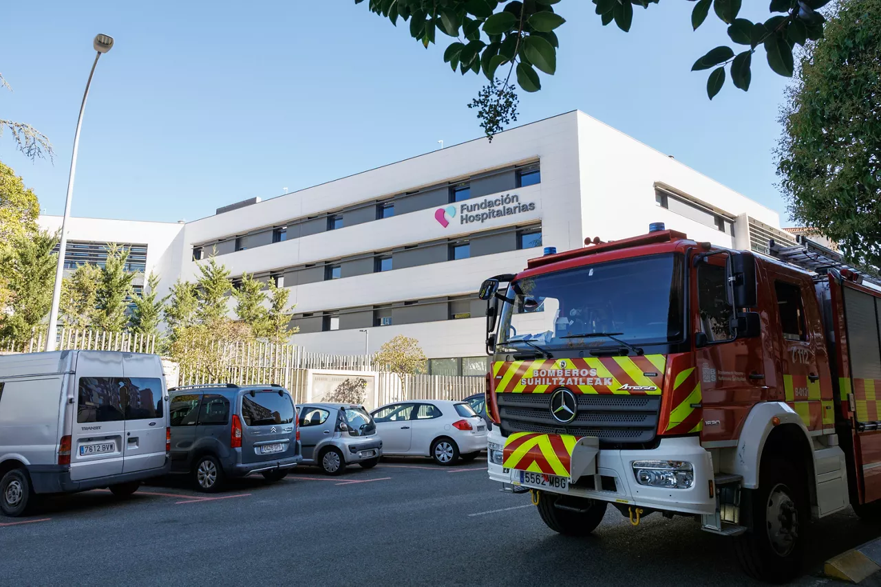 PAMPLONA, 20/09/2026.- La Fundación Hospitalarias Navarra ha mostrado "su más profundo pesar" por el fallecimiento de una de las personas usuarias de su centro de Pamplona, la clínica Padre Menni, como consecuencia del incendio registrado durante la noche de este sábado. EFE/Villar López
