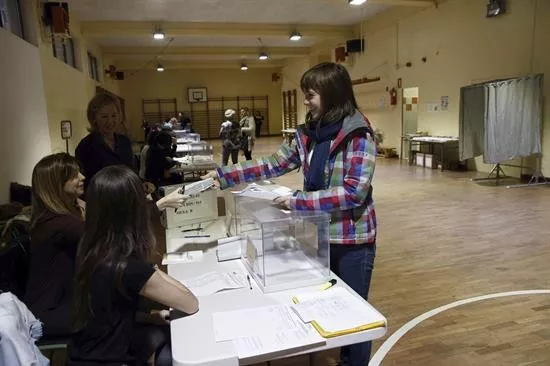 hauteskundeak elecciones iruñea pamplona hauteslekua colegio electoral EFE