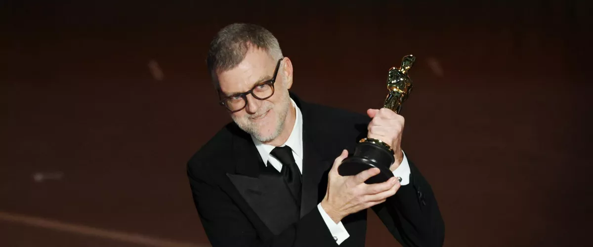 Paul Thomas Anderson zuzendari onenaren Oscar saria jasotzen