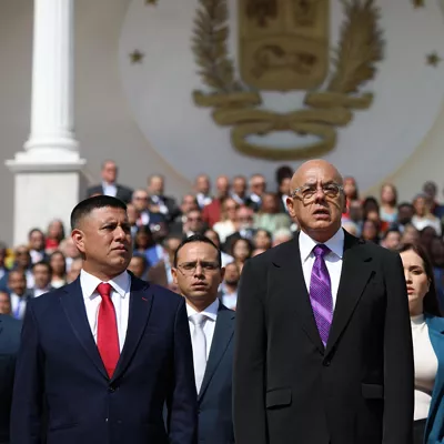 AME2550. CARACAS (VENEZUELA), 05/01/2026.- El primer vicepresidente, Pedro Infante (i); el presidente de la Asamblea Nacional de Venezuela, Jorge Rodríguez (c), y la segunda vicepresidenta, Grecia Colmenares, posan durante el acto de instalación del nuevo período legislativo 2026-2031, en Caracas (Venezuela). EFE/ STR
