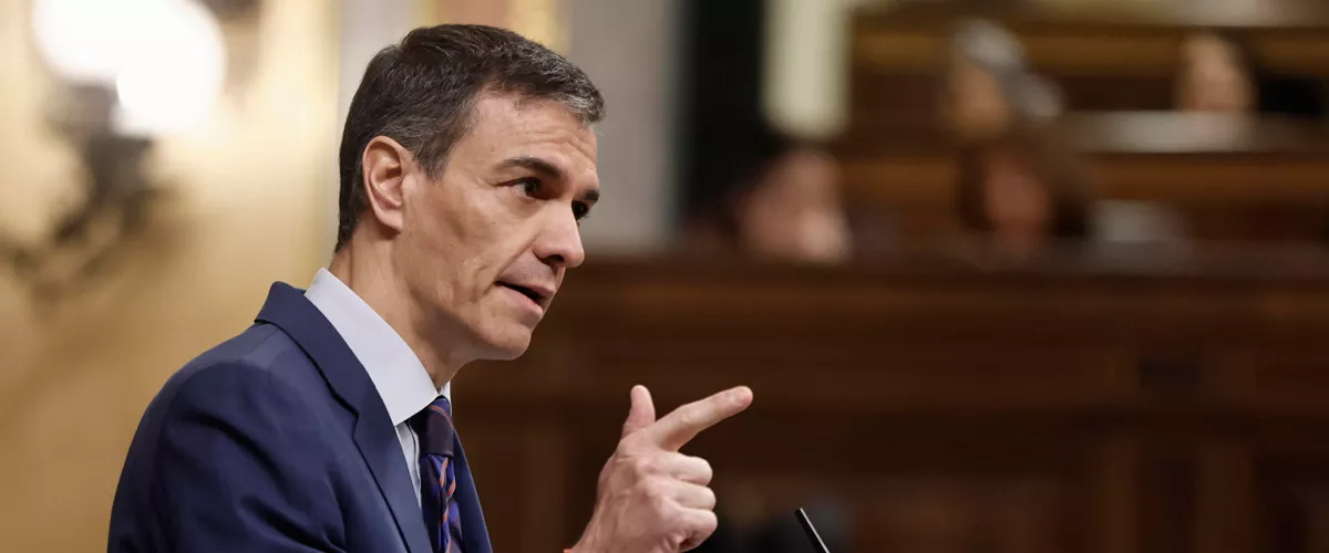 MADRID (ESPAÑA), 25/03/2026.- El presidente del Gobierno, Pedro Sánchez interviene este miércoles durante el pleno del Congreso de los Diputados en Madrid donde el Ejecutivo explica su posición contra la guerra en Irán e informará de las medidas adoptadas para combatir sus efectos en un ambiente político marcado por la convocatoria de elecciones en Andalucía. EFE/ Sergio Pérez
