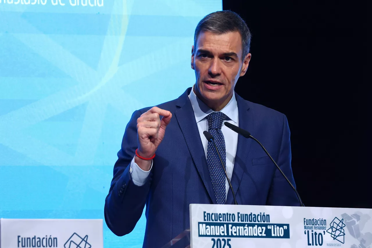 MADRID, 01/12/2025.- El presidente del Gobierno, Pedro Sánchez, durante el acto de entrega de los Premios Anastasio de Gracia hoy lunes en el Auditorio Nacional de Madrid. EFE / Borja Puig de la Bellacasa / Pool Moncloa. ***SOLO USO EDITORIAL / SOLO USO DISPONIBLE PARA ILUSTRAR LA NOTICIA QUE ACOMPAÑA/ (CRÉDITO OBLIGATORIO)***
