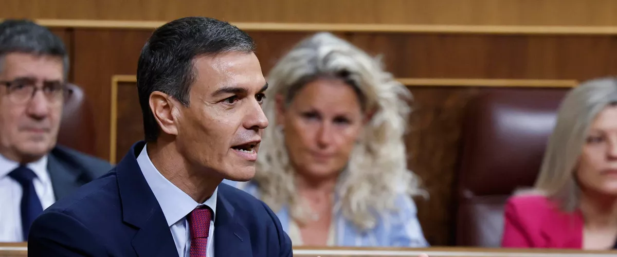 MADRID (ESPAÑA), 20/05/2026.- El presidente del Gobierno, Pedro Sánchez durante su intervención este miércoles en el pleno del Congreso tras la imputación del expresidente José Luis Rodríguez Zapatero en la causa de Plus Ultra, que ha causado conmoción en el PSOE y rearma al PP en su campaña de oposición al jefe del Ejecutivo. EFE/Chema Moya
