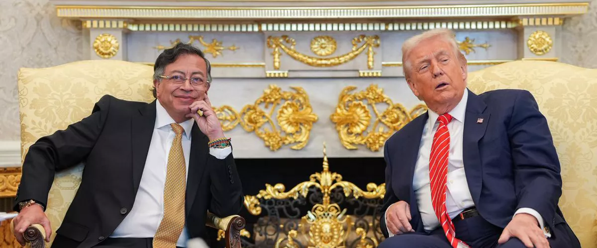 AME1532. WASHINGTON (ESTADOS UNIDOS), 03/02/2026.- Fotografía publicada en la red social X en la cuenta @infopresidencia que muestra al presidente de Colombia, Gustavo Petro (i), junto a su homólogo de Estados Unidos, Donald Trump, durante una reunión este martes, en la Casa Blanca, en Washington (Estados Unidos). La reunión entre Trump y su homólogo Petro, se está desarrollando a puerta cerrada y sin acceso a la prensa. EFE/ @infopresidencia /SOLO USO EDITORIAL NO VENTAS /SOLO DISPONIBLE PARA ILUSTRAR LA NOTICIA QUE ACOMPAÑA (CRÉDITO OBLIGATORIO)
