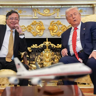 AME1532. WASHINGTON (ESTADOS UNIDOS), 03/02/2026.- Fotografía publicada en la red social X en la cuenta @infopresidencia que muestra al presidente de Colombia, Gustavo Petro (i), junto a su homólogo de Estados Unidos, Donald Trump, durante una reunión este martes, en la Casa Blanca, en Washington (Estados Unidos). La reunión entre Trump y su homólogo Petro, se está desarrollando a puerta cerrada y sin acceso a la prensa. EFE/ @infopresidencia /SOLO USO EDITORIAL NO VENTAS /SOLO DISPONIBLE PARA ILUSTRAR LA NOTICIA QUE ACOMPAÑA (CRÉDITO OBLIGATORIO)
