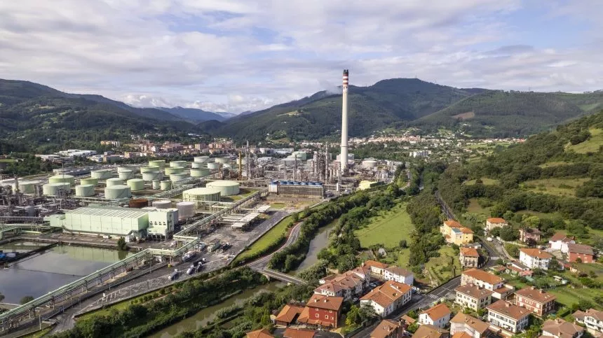(Foto de ARCHIVO)

Petronor obtiene por segunda vez el certificado ISO-50001.



REMITIDA / HANDOUT por PETRONOR

Fotografía remitida a medios de comunicación exclusivamente para ilustrar la noticia a la que hace referencia la imagen, y citando la procedencia de la imagen en la firma

11/12/2024