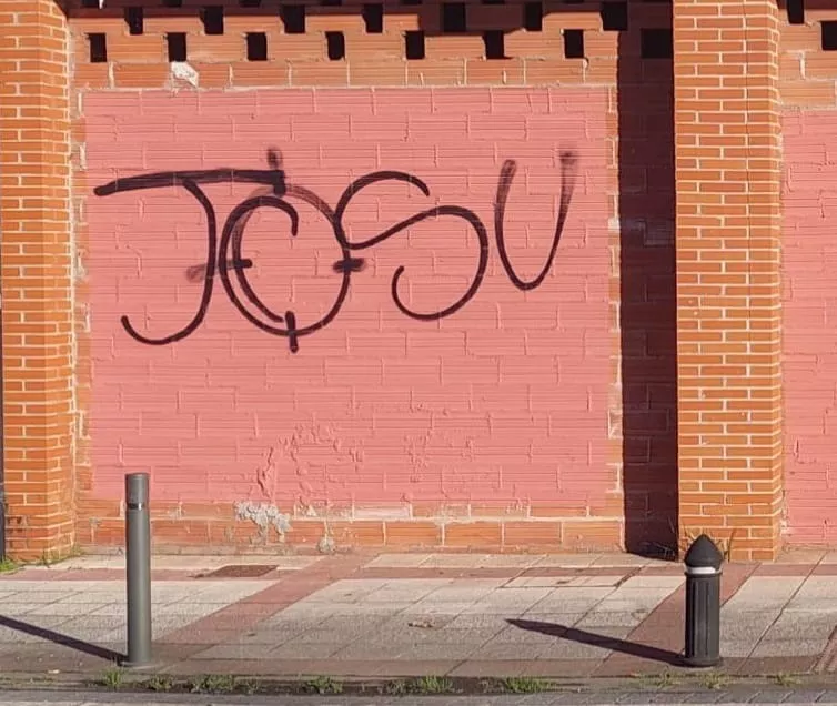 Pintada contra el alcalde de Loiu PNV. Fuente: Loiuko Udala