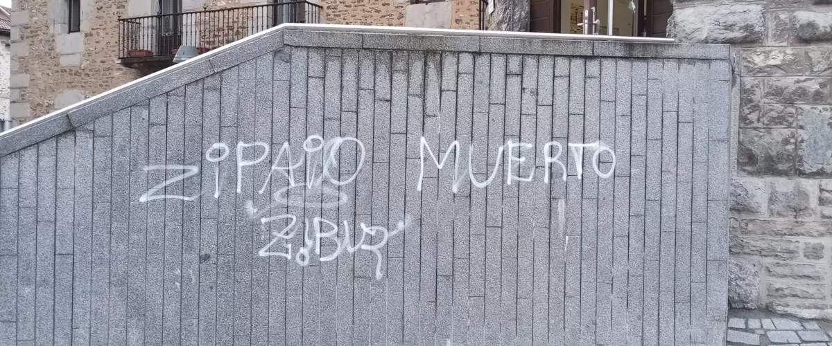 Amurrio Ertzaintzaren aurkako pintaketak
